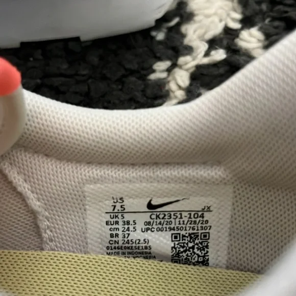 Nike Daybreak Women's Low Pale Ivory Light Citron Casual Sneakers | EUC Size 7.5 - Picture 4 of 8